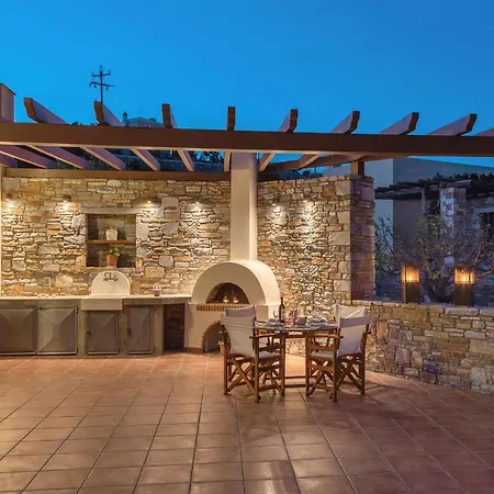 Villa Marianthi Syros, 4-bedroom With Garden, 2km Form The Sea *