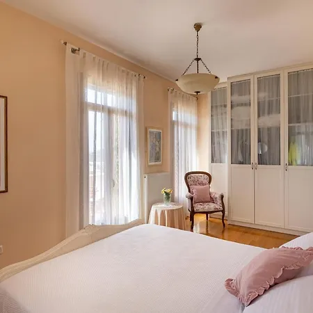 Villa Marianthi Syros, 4-bedroom With Garden, 2km Form The Sea Parakopí