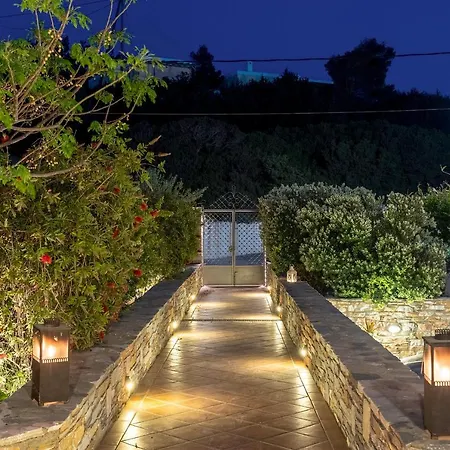 Villa Marianthi Syros, 4-bedroom With Garden, 2km Form The Sea