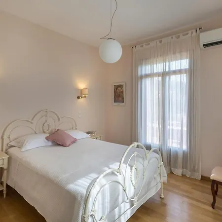 Marianthi Syros, 4-bedroom With Garden, 2km Form The Sea Villa