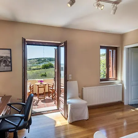 Marianthi Syros, 4-bedroom With Garden, 2km Form The Sea * Parakopí