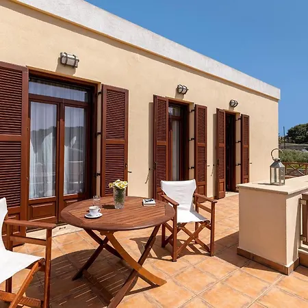 Marianthi Syros, 4-bedroom With Garden, 2km Form The Sea Villa