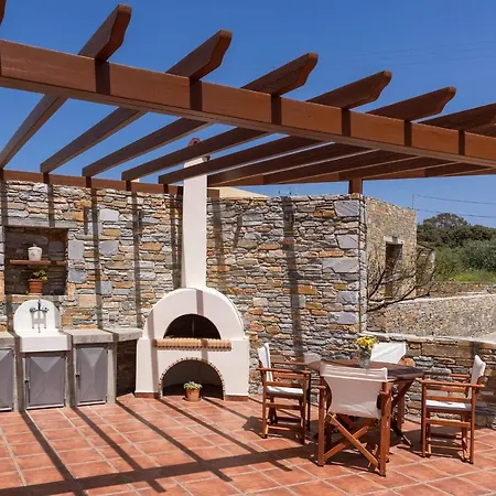 Marianthi Syros, 4-bedroom With Garden, 2km Form The Sea Villa