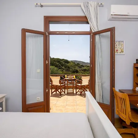 Villa Marianthi Syros, 4-bedroom With Garden, 2km Form The Sea