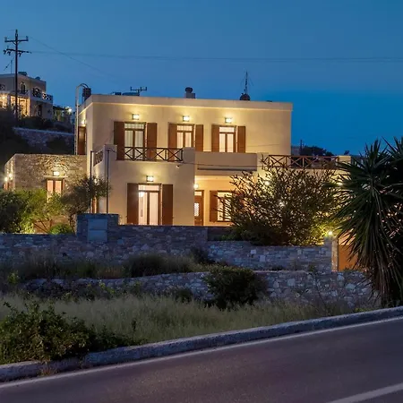 Marianthi Syros, 4-bedroom With Garden, 2km Form The Sea Villa Parakopí