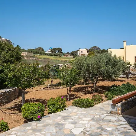Marianthi Syros, 4-bedroom With Garden, 2km Form The Sea