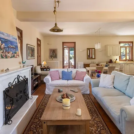 Marianthi Syros, 4-bedroom With Garden, 2km Form The Sea