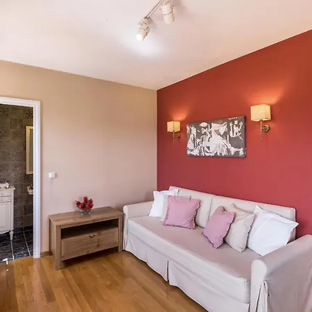 Marianthi Syros, 4-bedroom With Garden, 2km Form The Sea * Parakopí