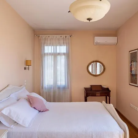 빌라 Marianthi Syros, 4-bedroom With Garden, 2km Form The Sea