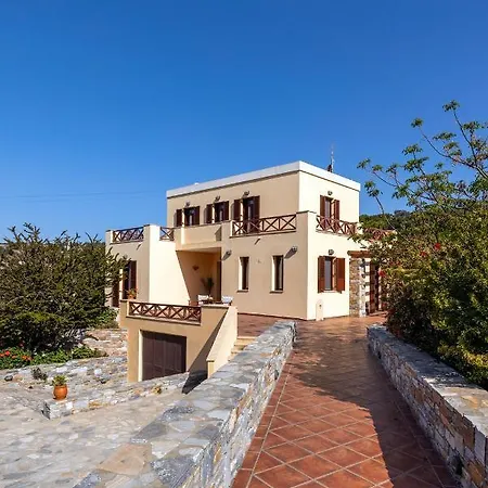 Marianthi Syros, 4-bedroom With Garden, 2km Form The Sea