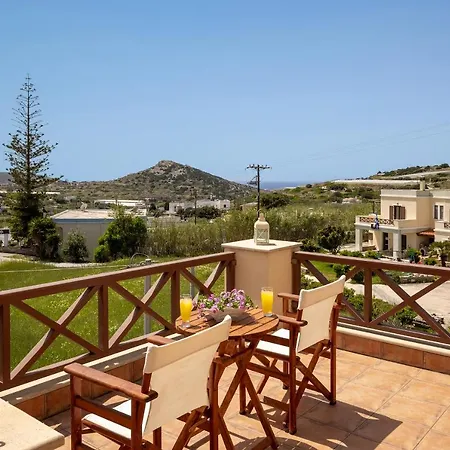 빌라 Marianthi Syros, 4-bedroom With Garden, 2km Form The Sea *